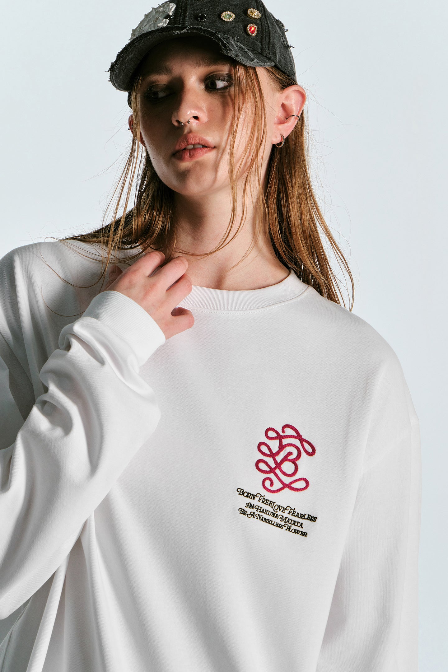 Flower B Embroidered Long-sleeved T-shirt