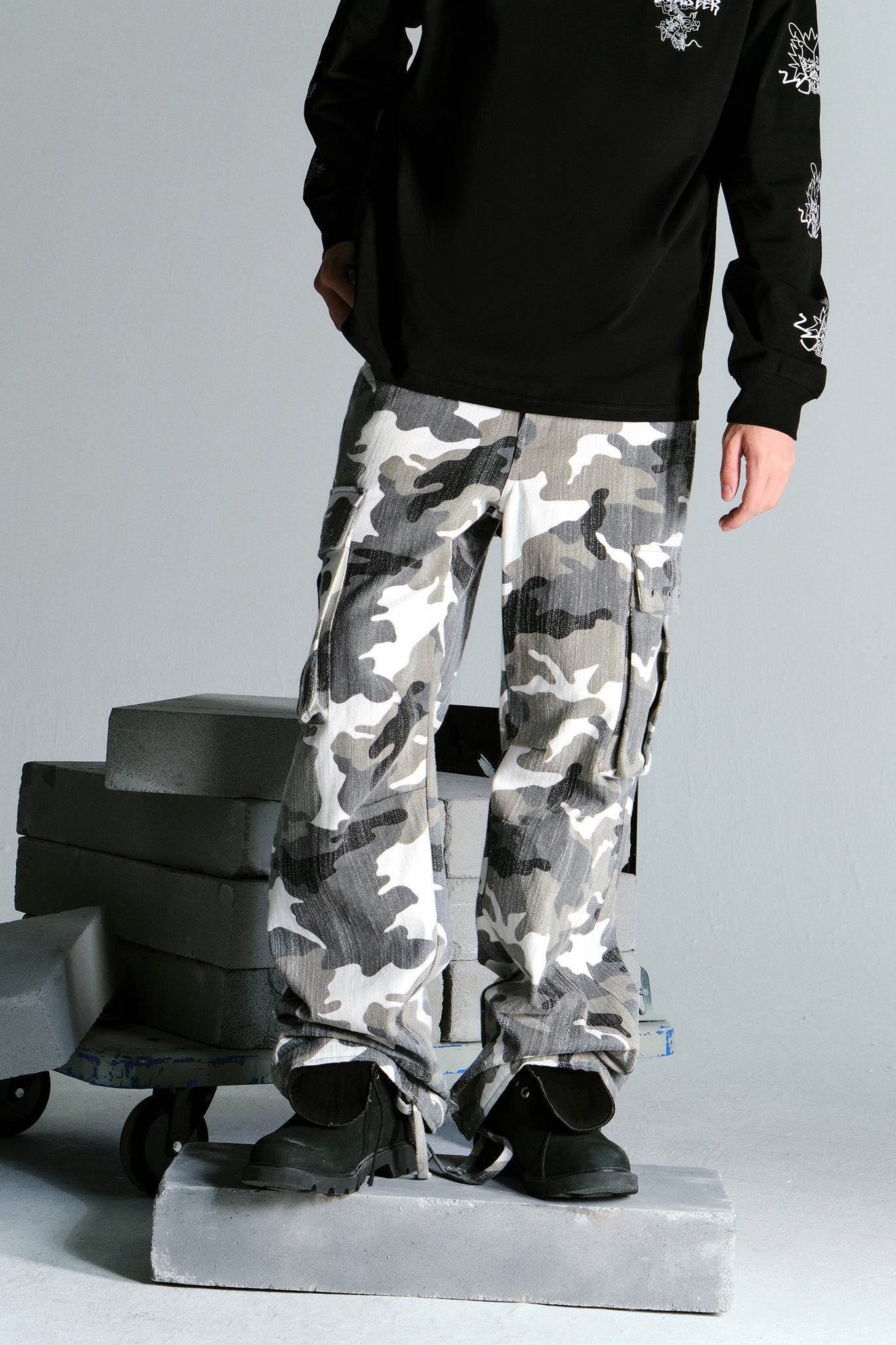 BEASTER Trendy Worn Camouflage Casual Pants