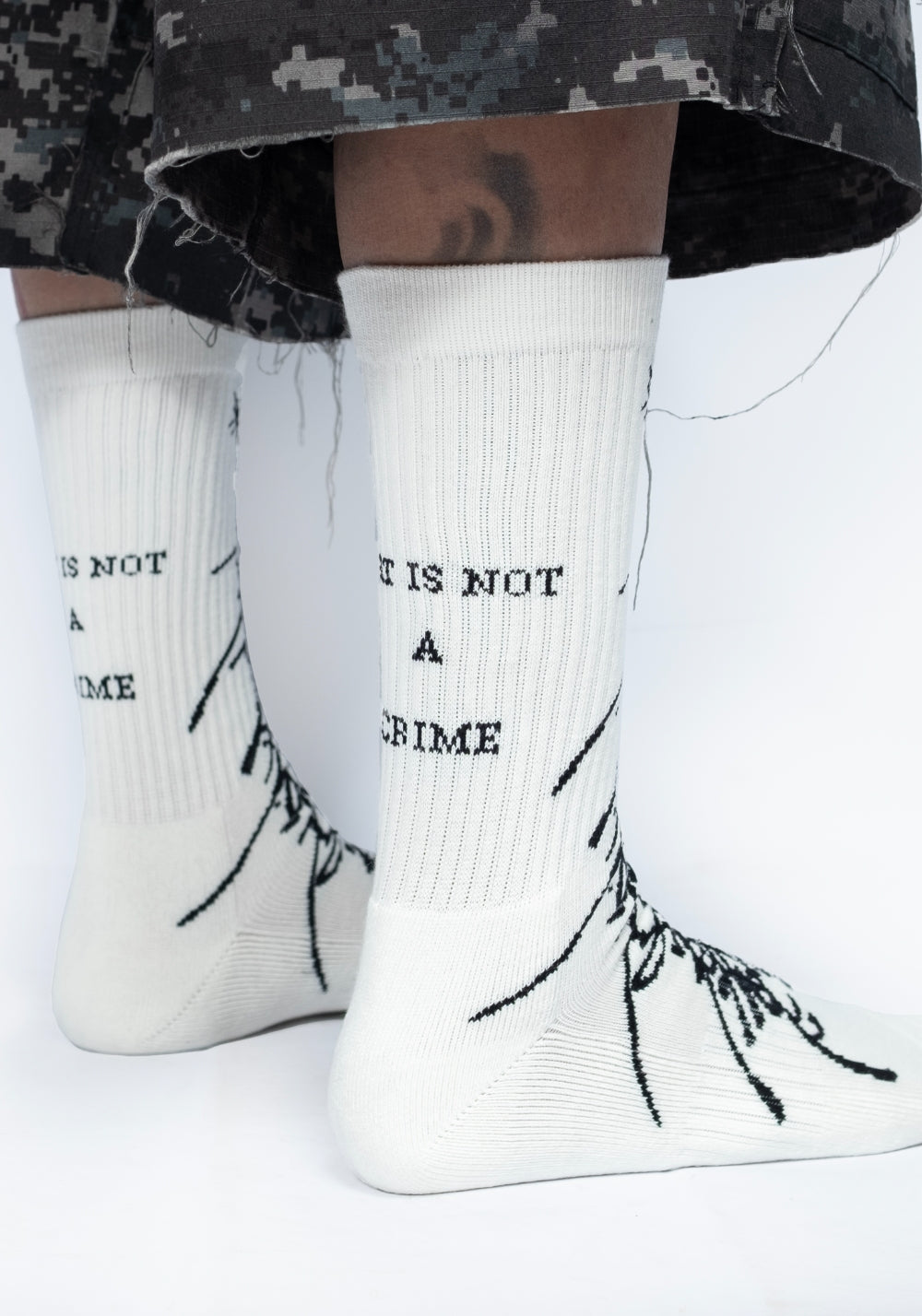 FVVO丨“ ART IS NOT A CRIME ” SOCKS-White - PSYLOS 1, FVVO丨“ ART IS NOT A CRIME ” SOCKS-White, socks, FREE WORLD ORDER, PSYLOS 1